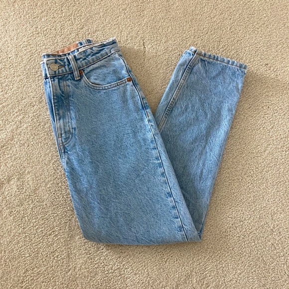 Zara Denim - Zara Mom Fit High Wasted Jeans